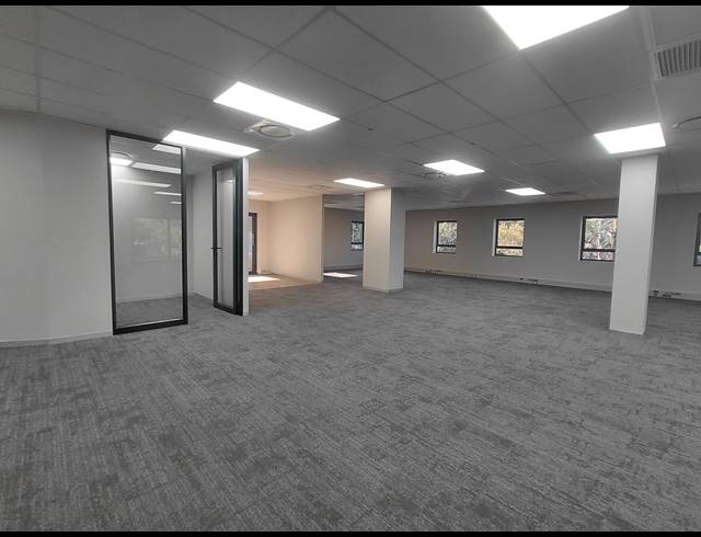 249M² OFFICE TO LET IN BRYANSTON